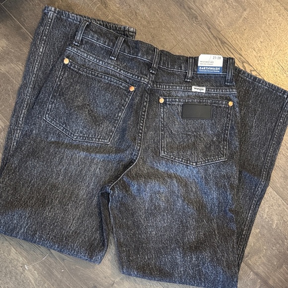 Wrangler womens Dark Gray high rise Relaxed Jeans - Picture 2 of 3